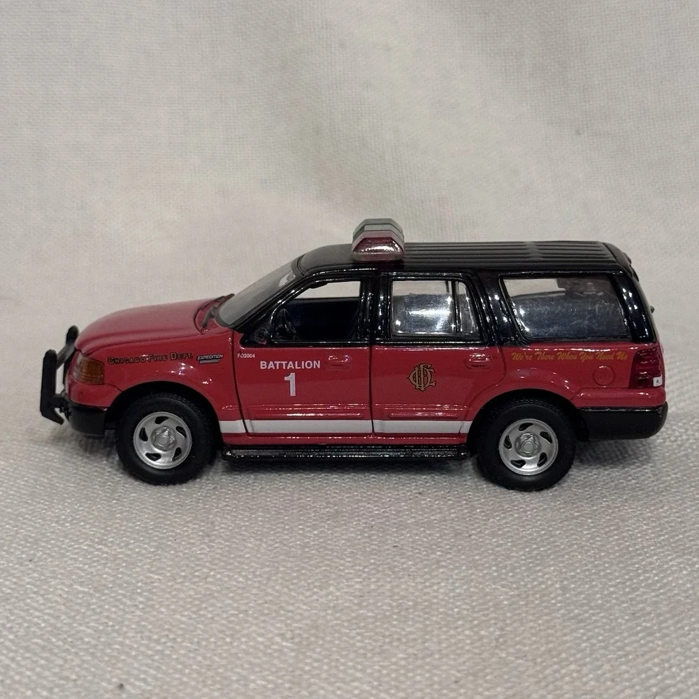 Chicago Fire Department Diecast CFD Battalion 1 Ford Expedition Gearbox